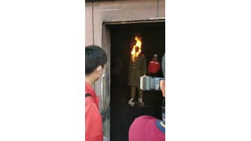 Handheld aerosol fire extinguishing device