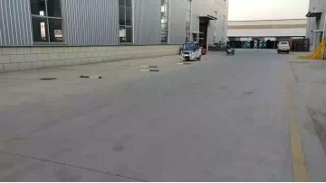 Three-door pickup truck