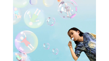 Familie toy doll story -take bubbles to have a trip