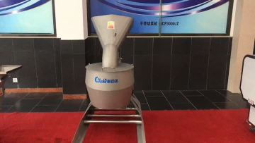 Vertical shredding and slicing machine