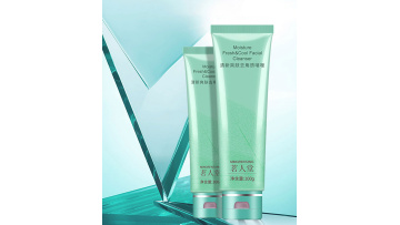 Moisture Fresh & Cool Facial Cleanser Video