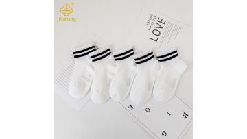 New mesh breathable striped short socks with black and white stripes for students