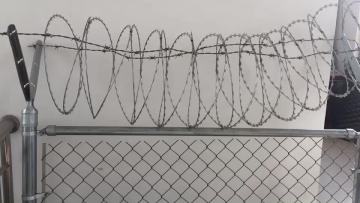 Economical Iron Wire Mesh Chain Link Fence for sale factory1