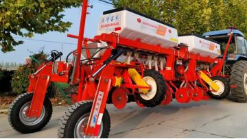 Towed Pneumatic Precision Seeder