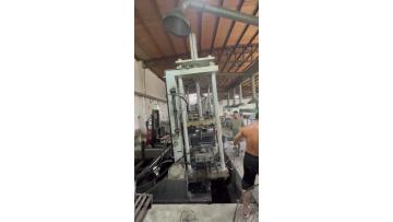 Gravity casting reset mold opening