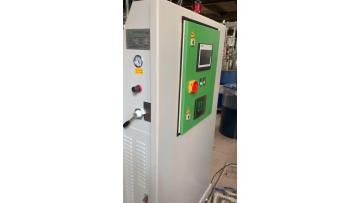 Plastic molding machine for LSR product