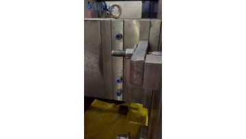 Trial mold for 6-cavity flip cover mold-092601