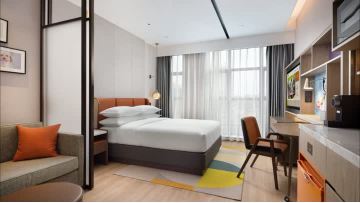 Hilton hotel bedroom case 10