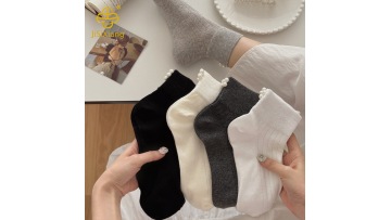 Korean version of pearl jewelry black and white vertical college style socks