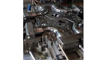 Pipe injection mold