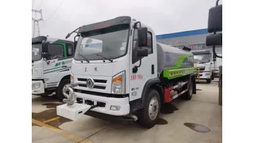 New Arrival Dongfeng 4X2 169HP 7.39cbm Road Maintenance Sprinkler Truck1