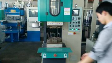 mini electric rubber injection molding machine price1