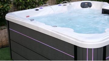 7803 Luxury 6 Person whirlpool Tubs