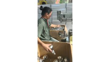 Logo Silk-Screen Printing Process