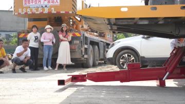 Wrecker unloaded