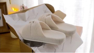 Soft Dwell · Fluffy and Cozy Home Slippers