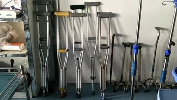 Hot Sale Hospital Equipment Medical IV Pole Drip Stand Movable Stainless Steel Clinic Infusion Stand with castor 4 hook1