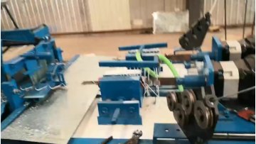 Baochuan manufacture patent product--fully automatic  two molds cyclone mesh chain link mesh machine1