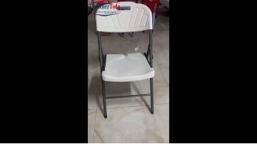 handle - hole plastic chair