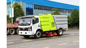 Factory-Direct Dongfeng 4×2 Road Sweeping Machine Road Sweeper Truck1