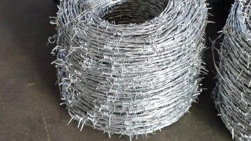 Hot Sale 12 Gauge 4 Points Double Twist Barbed Wire Fence Price Per roll1