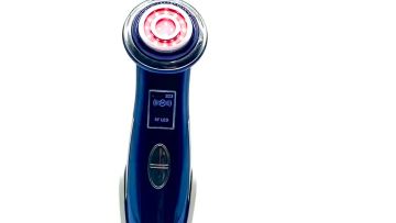 The use of RF beauty instrument is very simple and