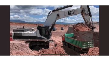 Efficient Multi-purpose Excavator for Heavy Tasks