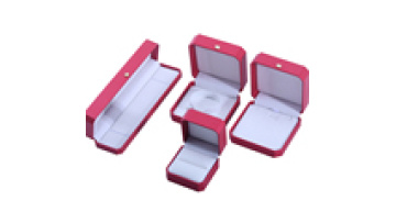Hanhong custom crown shape jewelry storage box red PU leather bracelet packaging box pendant earrings ring jewelry box1