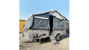 Folding camper trailer 5