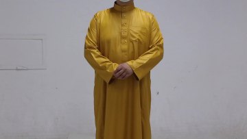 Hot sale Muslim Arab Middle East silk robe with embroidered collar men dubai islamic clothing1