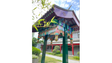 floral-pendant gates
