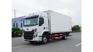 Fresh-Express Dongfeng 4X2 6.8m Frozen Food Transport Van Truck1