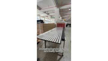 TianGe Akupanel offers a refined acoustic experience through natural wooden slats mounted on recycled felt. It enhances voice clarity and comfort in any environment, from conference halls to livi