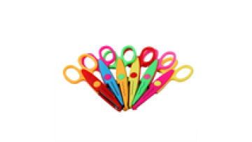 Wholesale DIY Plastic Kids Design Safety Craft Scissors Decorative Edge Wave Edge Cutting Zigzag Scissors1
