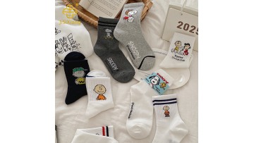 Korean version of the cartoon Snoopy tube socks college style student socks