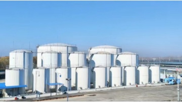 How should heat transfer fluid be stored?