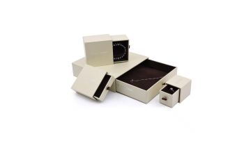 cream jewelry box.mp4