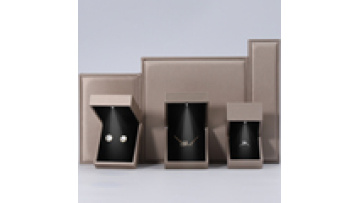 Factory wholesale custom luxury velvet jewellery packaging boxes bracelet necklace earrings Leather ring jewelry box with lights1