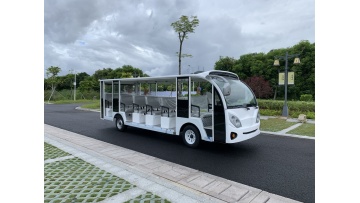 electric sightseeing bus is working
