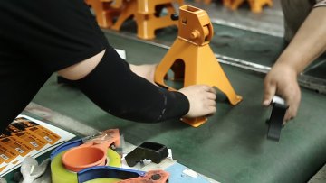 Altertool Factory Direct Supply Heavy Duty Jack Stands Anti Slip Gear Sleeve 6 Ton Jack Stands Manufacture1
