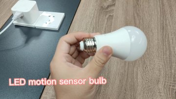 High Quality  Motion Sensor Smart LED Bulb Auto On /Off Dusk to Dawn 8W E26 E27 B22 800LM 3000K 5000K1