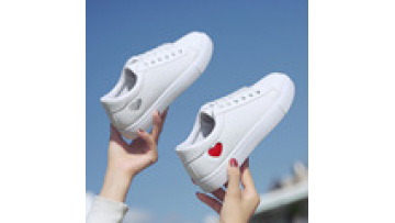 2024 Women's White Flat Shoes Spring/Summer Casual Sports Shoes with Soft PU Insole (Small Sizes)1