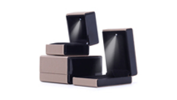 Hanhong custom logo leather jewelry packaging box bracelet bracelet led light packaging box gold necklace ring led jewelry box1