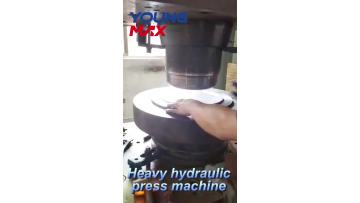 Heavy hydraulic press machine and mould