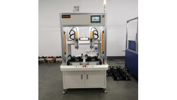 Automatic locking screw machine