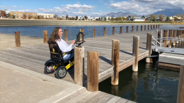 Electric Wheelchair 130Kg Capacity Foldable Portable Lithium Battery Powerful Wheelchair For Elderly1