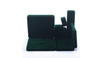 Hanhong custom wholesale necklace stud earrings bracelet jewelry packaging box green velvet ring jewelry box1