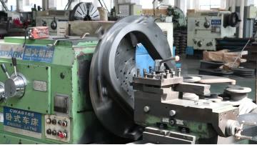 Pneumatic dome discharge valve