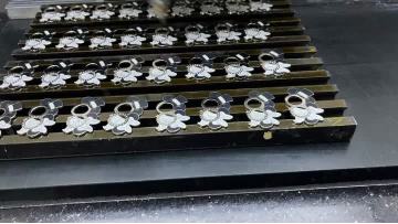 Diamond setting machine for round rabbit-shaped jewelry diamond setting