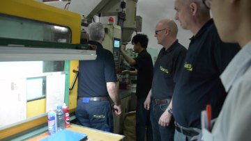 mould maker plastic injection mold OEM /ODM food packaging moving boxes food plastic box injection molding1